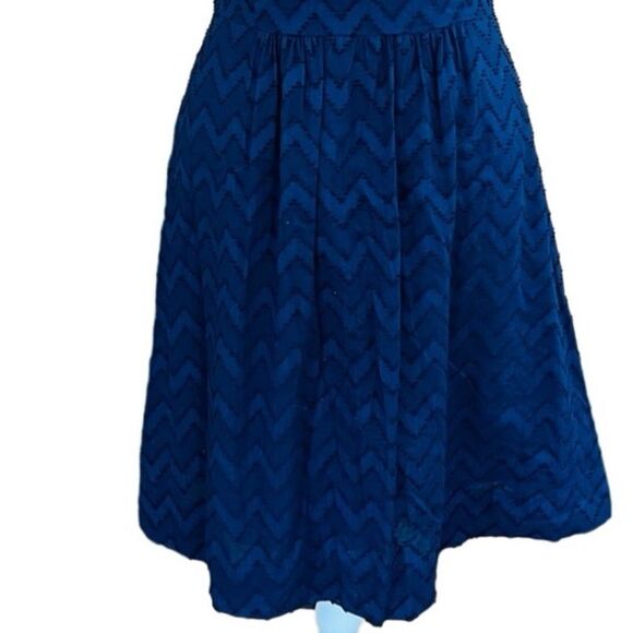 Vineyard Vines navy blue lined cotton embroidered zig zag pattern dress size 0. - Picture 3 of 8